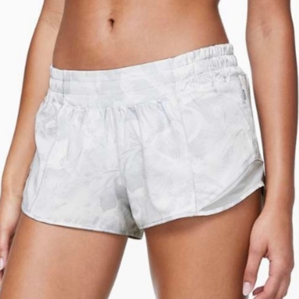 Lululemon Hotty Hot High-Rise Lined Short 2.5”